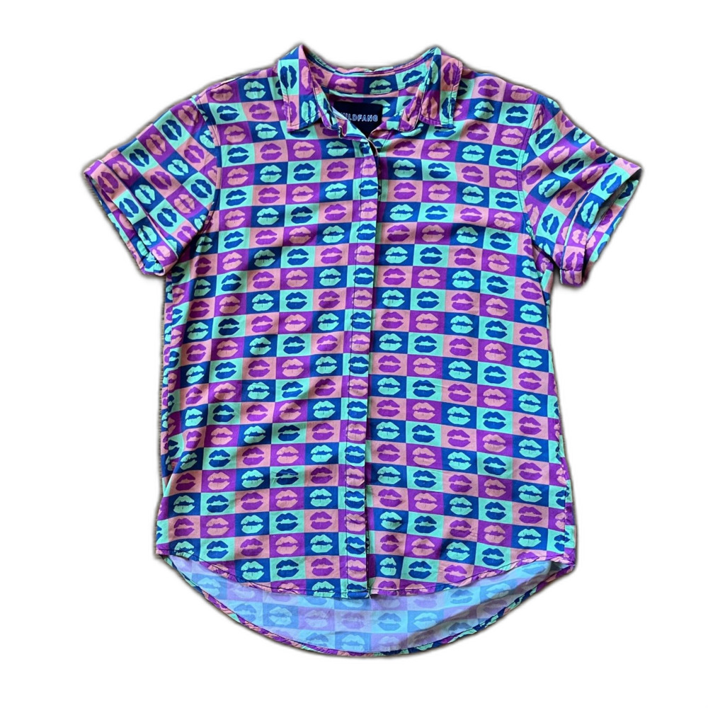 WILDFANG Pink Lip Pattern The Empower Button Up Shirt Top   Women's Size Small - Picture 3 of 9